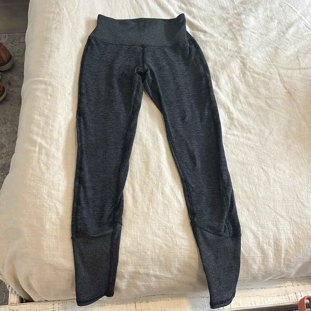 Alo soft lounge leggings in dark grey - Picture 2 of 4